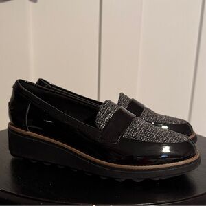 Clarks Women's Black and Gray Loafers